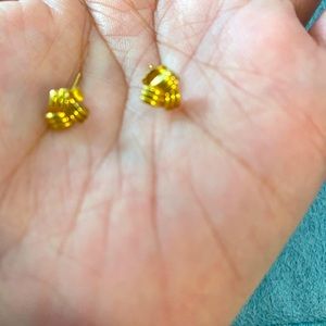 Real 18k yellow gold (Suadi) earring.